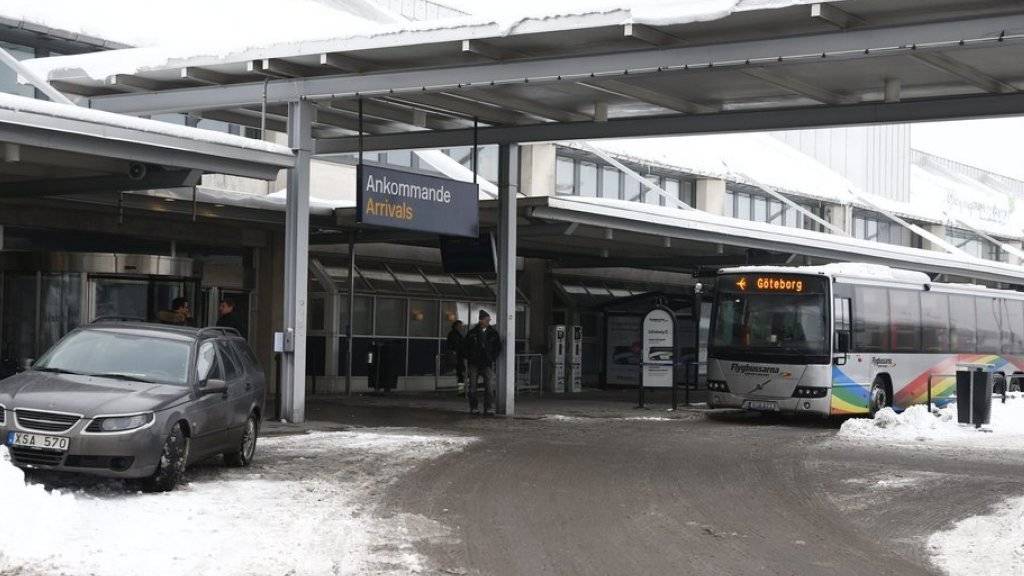 Blick auf den Eingang zum Flughafen Landvetter östlich von Göteborg. Dorthin wurde ein SAS-Flugzeug auf dem Weg von London nach Stockholm wegen einer Bombendrohung umgeleitet