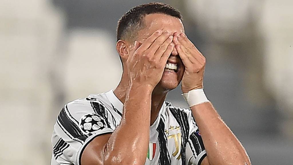 Augen zu und durch: Cristiano Ronaldo setzt Corona-Isolation in Turin fort.