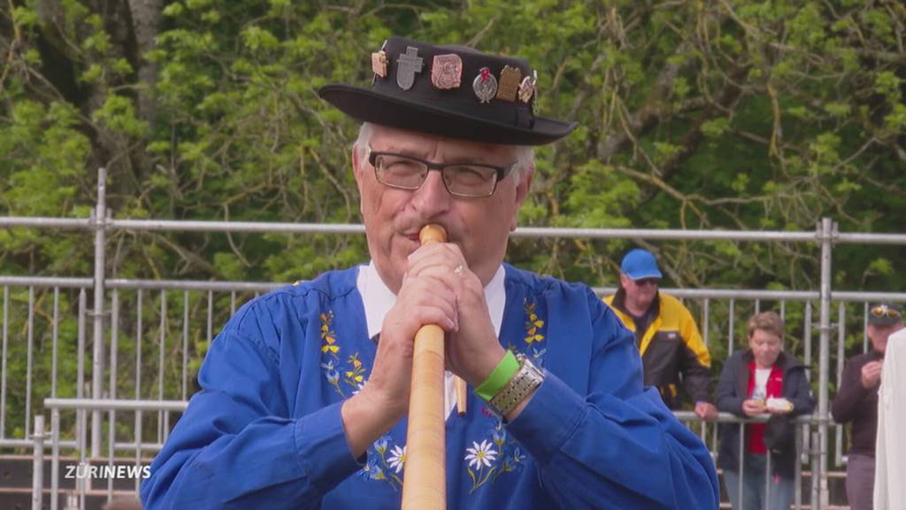 Folklore in der Stadt beim 113. Zürcher Kantonal-Schwingfest