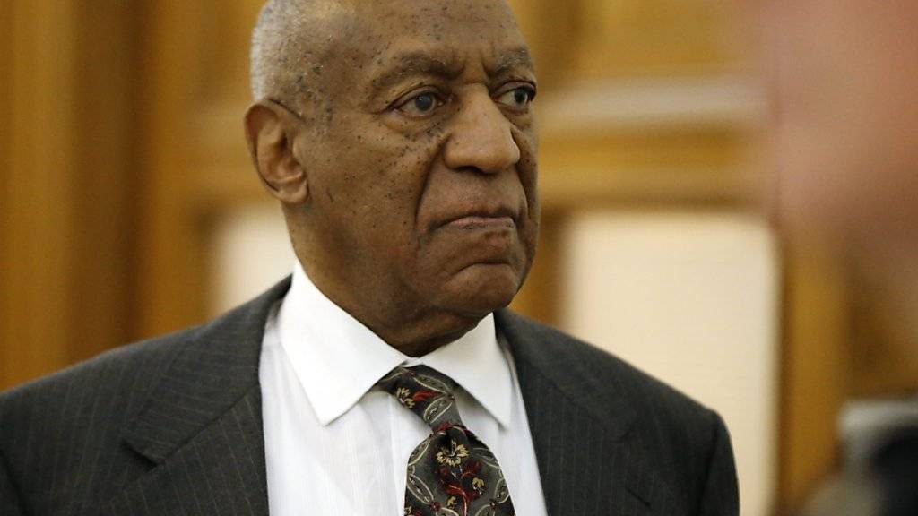 Bill Cosby verlässt nach der vorbereitenden Anhörung das Gericht ohne eine Aussage gemacht zu haben.