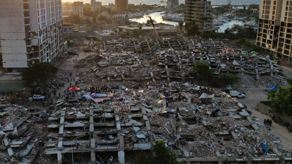 Schäden sind nach den Erdbeben in La Guaira zu sehen. Foto: Ariana Cubillos/AP/dpa
