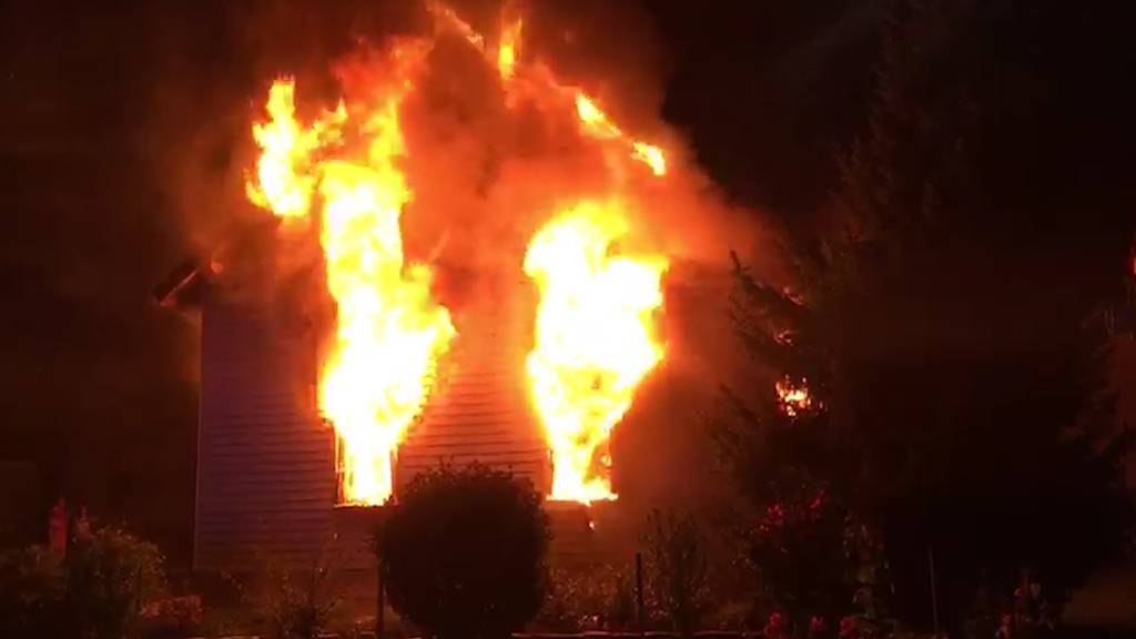 Zufikon (AG): Ein Toter bei Brand in Einfamilienhaus
