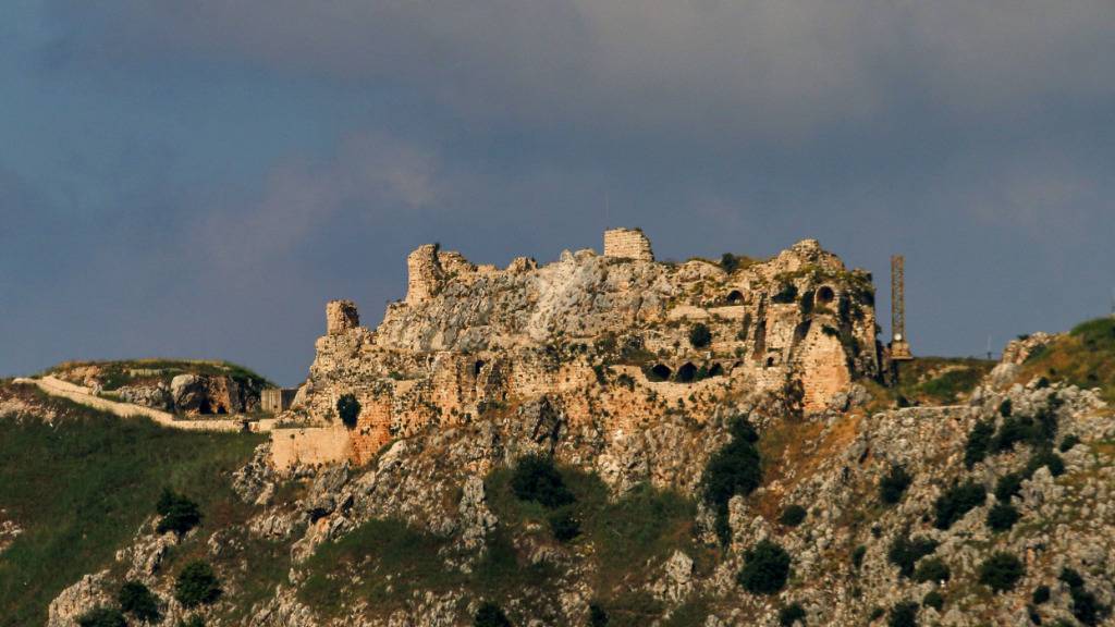 Eine Gesamtansicht der aus der Kreuzfahrerzeit stammenden Burg Beaufort (Belfort), die vor Ort als Qalaat al-Chakif oder Shaqif Arnun bekannt ist. Foto: Stringer/dpa