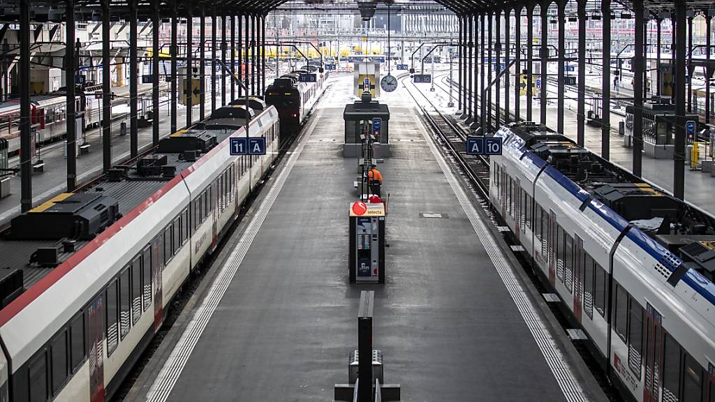 Wegen einer Stellwerkstörung fuhren am Abend im Bahnhof Luzern während einer halben Stunden keine Züge mehr. (Archivbild)