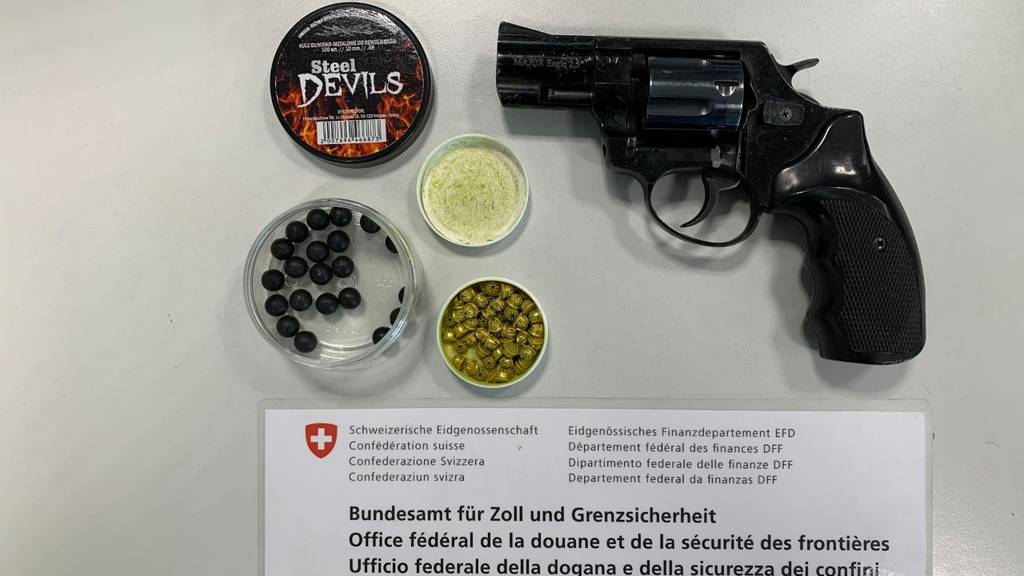 Revolver im Handschuhfach: Zöllner stoppen mutmassliche Einbrecher