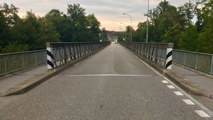 Aarebrücke erhält kurz vor Abriss noch einen neuen Deckbelag