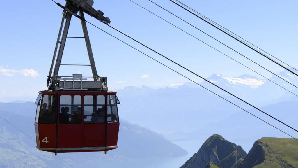 Die Bergbahnen in der Schweiz sind sehr gut in die Sommersaison gestartet. Die Gästezahlen kletterten dank dem sonnigen und trockenen Monat Juni in die Höhe.(Symbolbild)