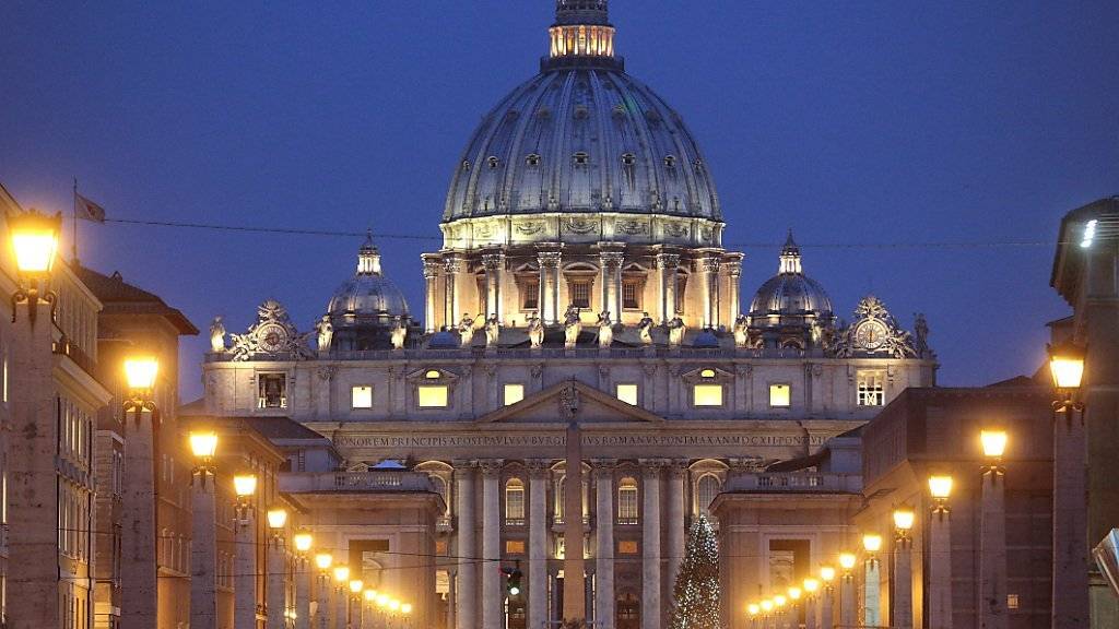 Noch spektakulärer beleuchtet werden sollte der Petersdom zum Auftakt des Heiligen Jahres (Aufnahme vom Januar 2014).