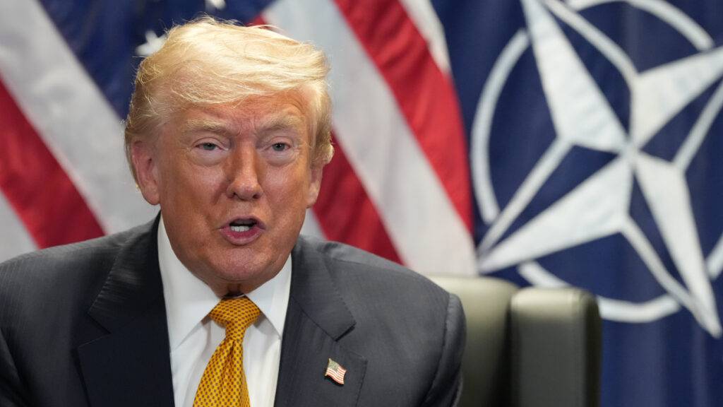 US-Präsident Donald Trump trifft sich am Rande des Nato-Treffens im Präsidentenpalastkomplex Bestepe in Ankara mit Nato-Generalsekretär Rutte. Foto: Alex Brandon/AP/dpa