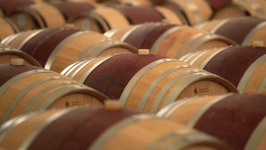 Wein im Überfluss: Wegen geschlossenen Restaurants und Weinhandlungen lagern in Italien rund 150 Millionen Liter mehr Wein in den Weinkellern als im Vorjahr.