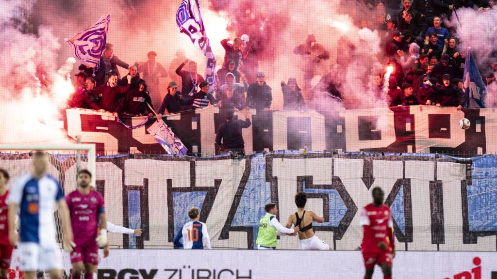 Beim Spiel GC gegen den FC Winterthur warf ein Unbekannter einen Feuerwerkskörper von aussen in den Letzigrund. Der Böller explodierte im Fansektor.