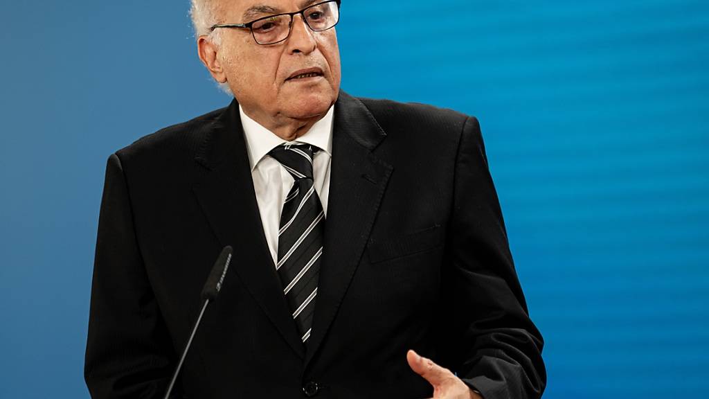 ARCHIV - Ahmed Attaf, algerischer Außenminister, spricht bei einem Treffen im Auswärtigen Amt in Berlin. Nach dem Putsch im Niger hat Algerien eine Initiative zur Lösung der Krise im Nachbarland vorgestellt. Foto: Fabian Sommer/dpa