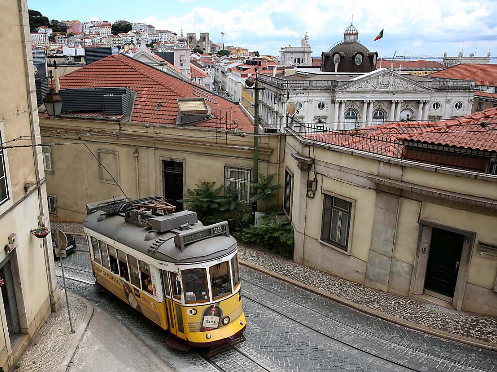 Wegen einer besorgniserregenden Ausbreitung der Delta-Variante des Coronavirus ist Lissabon für zweieinhalb Tage abgeriegelt. Foto: Pedro Fiuza/ZUMA Wire/dpa