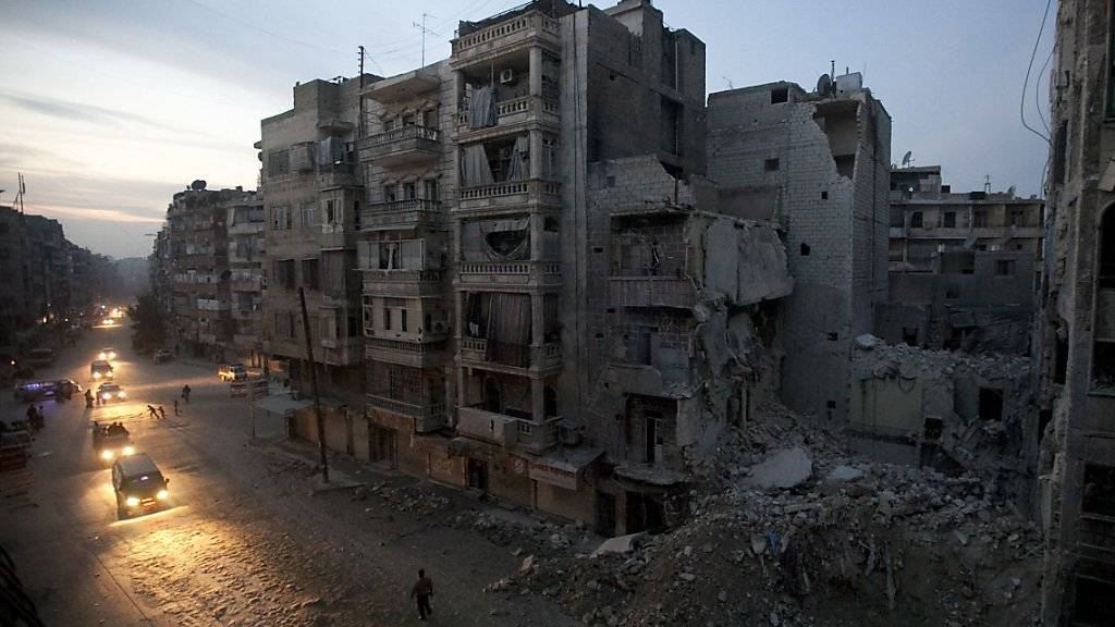 Ruhe im kriegsversehrten Aleppo: Seit Mitternacht schweigen die Waffen in Syrien. (Archiv)