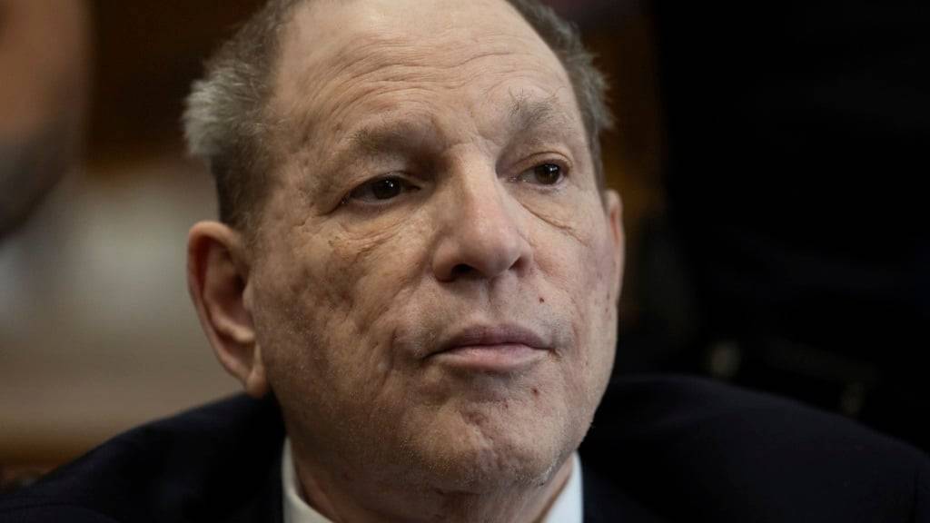 Harvey Weinstein, ehemaliger Filmproduzent aus den USA, nimmt an seinem Wiederaufnahmeverfahren vor dem Strafgericht in Manhattan in New York teil. Foto: Yuki Iwamura/AP/dpa
