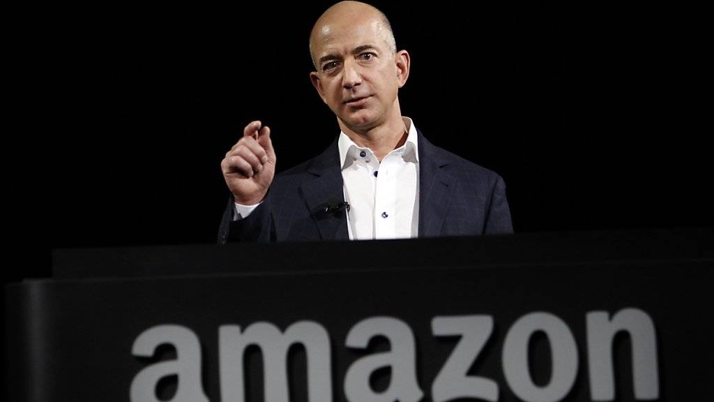 Amazon-CEO Jeff Bezos will einem Zeitungsbericht zufolge den arrivierten US-Detailhändlern das Fürchten lehren.