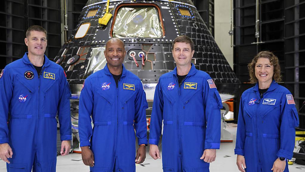 Die US-Raumfahrtbehörde Nasa sieht die «Artemis 2»-Mission nach wie vor auf einem guten Weg für einen Flug um den Mond im November 2024. An einem genauen Termin werde derzeit noch gearbeitet, teilte die Nasa am Dienstag bei einer Pressekonferenz mit.