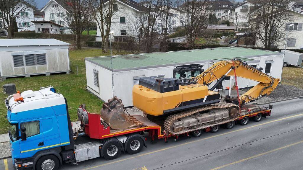 Der von der Luzerner Polizei stillgelegte Schwertransport.