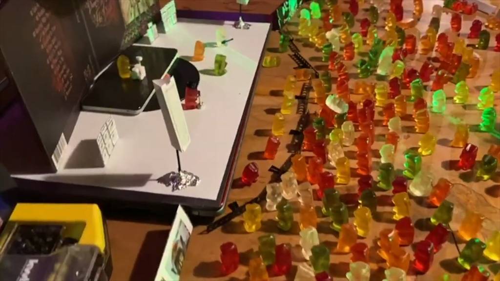 Band geht viral mit Gummibärchen-Konzert