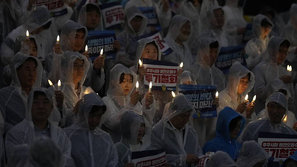 Protest in Südkorea gegen die Einleitung aufbereiteten Kühlwassers aus der japanischen Atomruine Fukushima ins Meer. Foto: Lee Jin-man/AP