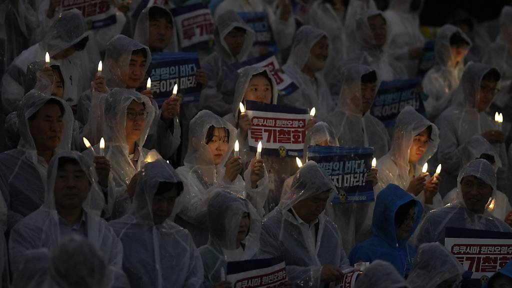 Protest in Südkorea gegen die Einleitung aufbereiteten Kühlwassers aus der japanischen Atomruine Fukushima ins Meer. Foto: Lee Jin-man/AP
