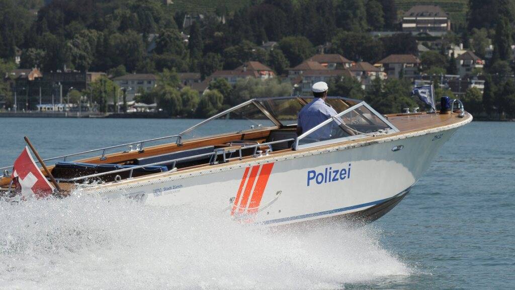 Polizei fischt Leiche aus Zürichsee — wohl kein Verbrechen