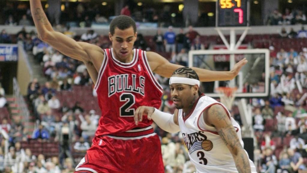 Kein Durchkommen: Bulls-Rookie Thabo Sefolosha (links) verteidigt im November 2006 gegen Allen Iverson von den Philadelphia 76ers.