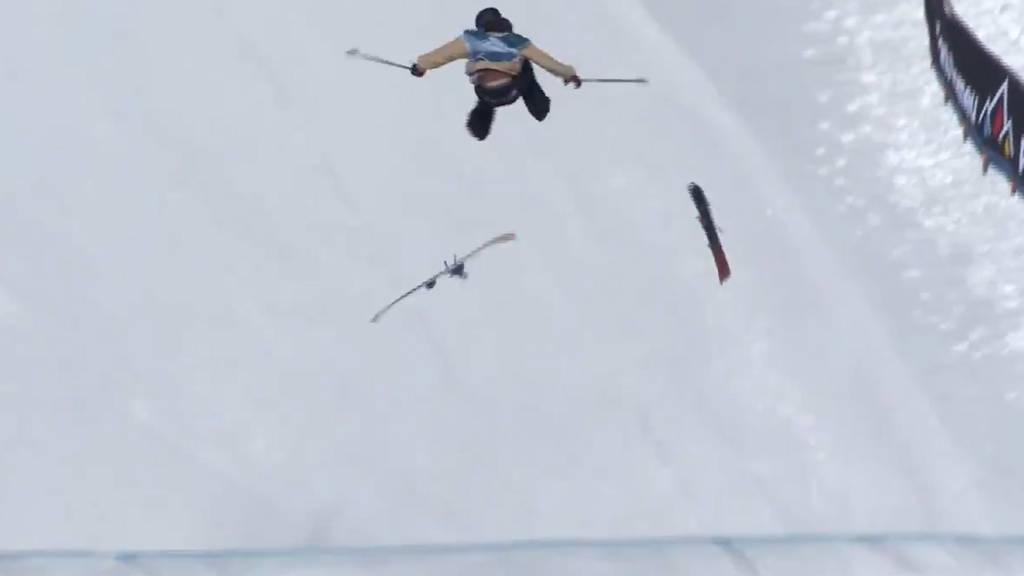 Glück im Unglück: Freeskier verliert bei Sprung beide Ski