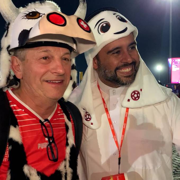 Katar liebt sein Kuh-Kostüm: Nati-Fan begeistert an WM