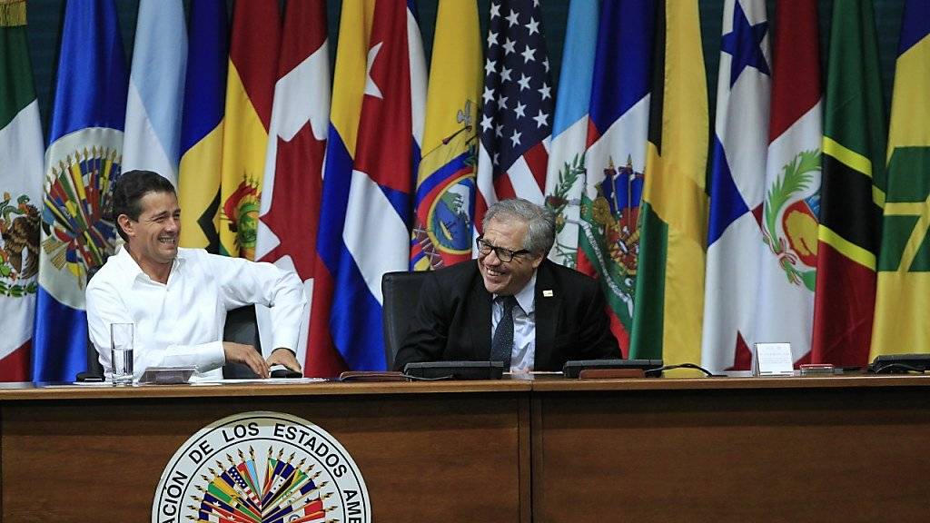 Gute Miene: Mexikos Präsident Enrique Peña Nieto (links) und OAS-Generalsekretär Luis Almagro bei der Eröffnung der OAS-Vollversammlung.