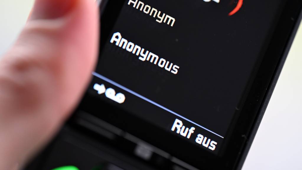 Die Luzerner Polizei hat am Dienstag in Hildisrieden einen mutmasslichen Telefonbetrüger verhaftet. (Symbolbild)