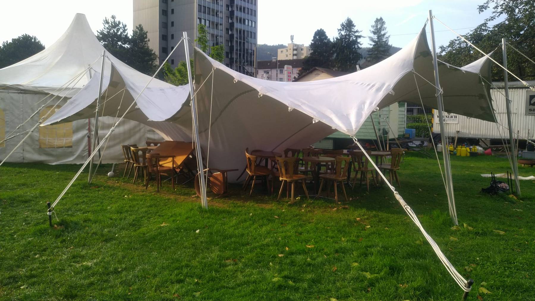 Beim Sandskulpurenfestival ist ein Zelt eingestürzt.