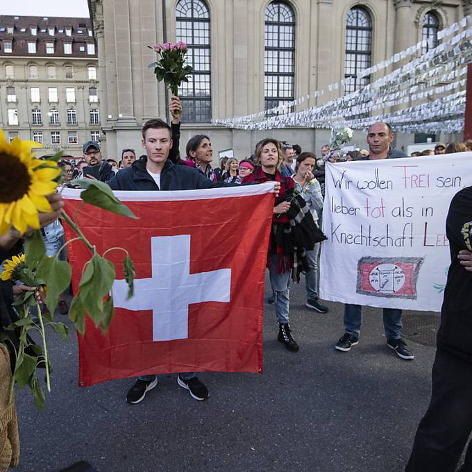 Massnahmenkritiker warnen vor Abbau von Grundrechten im Kanton Bern