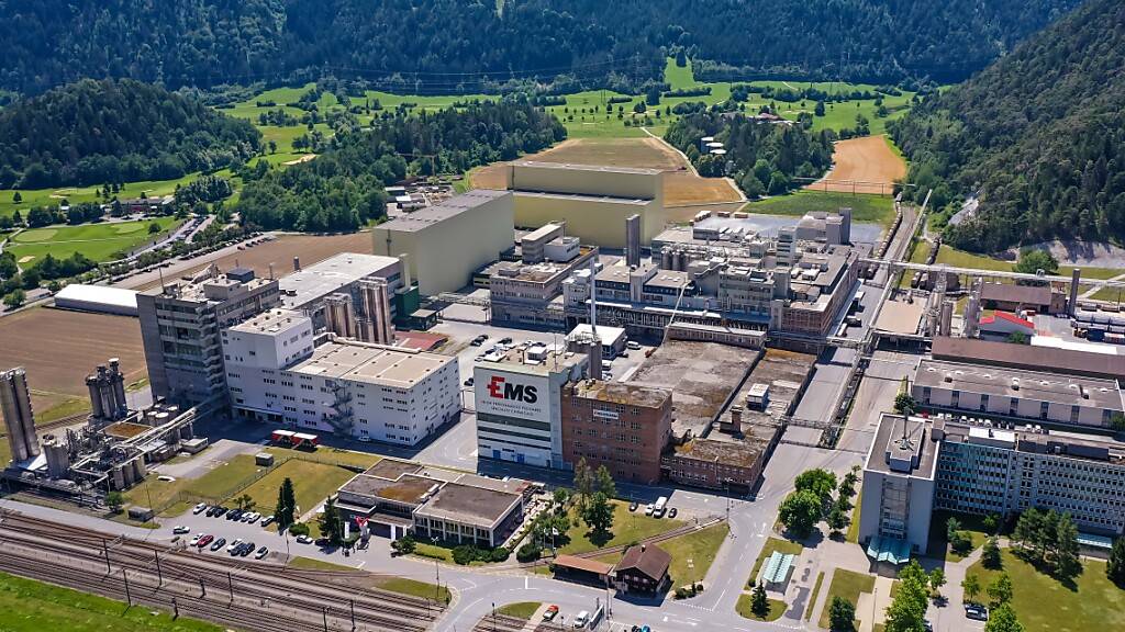 Die EMS-Chemie Holding AG in Domat-Ems mit der Drohne fotografiert. (Archivbild)