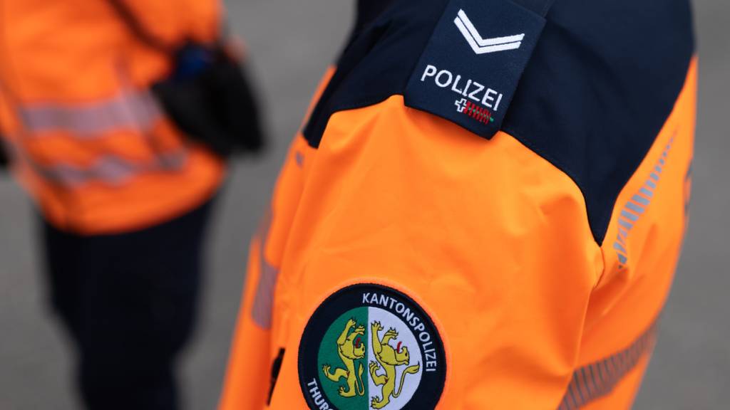In Güttingen stiessen Einsatzkräfte der Kantonspolizei Thurgau auf eine leblose Person im Wasser. (Symbolbild)
