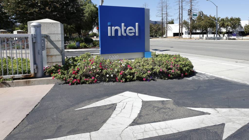 Intel kämpft seit Jahren mit Problemen. Doch der Sparkurs des neuen Chefs geht offenbar in die richtige Richtung. (Archivbild)