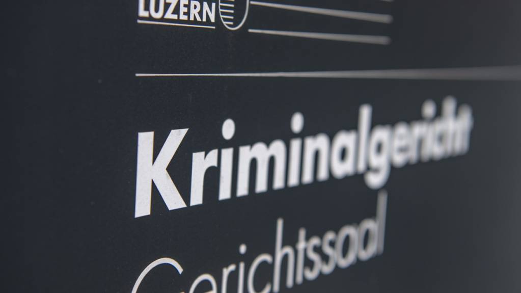 Das Luzerner Kriminalgericht hat ein Ärzteteam nach dem Tod eines Babys freigesprochen. (Symbolbild)