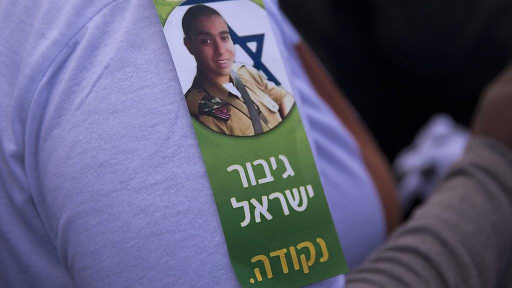 Unterstützer des wegen Totschlags verurteilten israelischen Soldaten Elor Asaria hetzen in den sozialen Medien gegen die Richter. (Symbolbild)