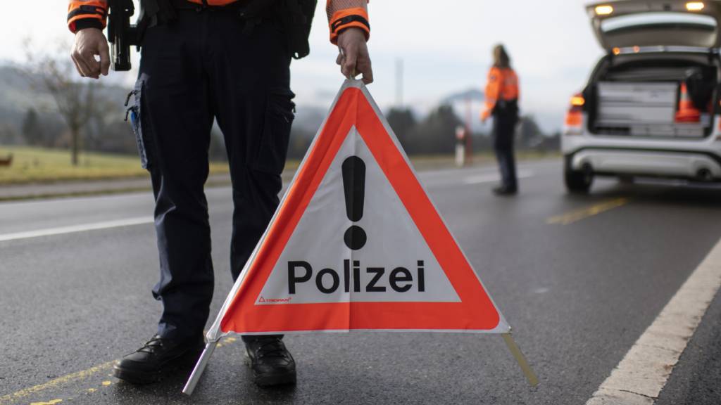 Die Kantonspolizei Appenzell Ausserrhoden musste gleich bei zwei Unfällen die Verursacher ermitteln. (Symbolbild)