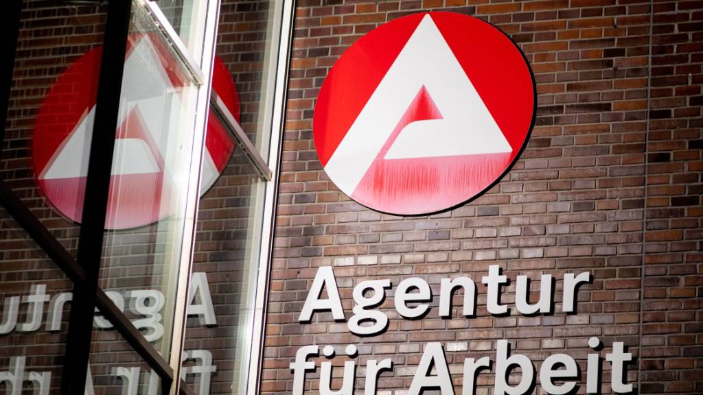 Die Bundesagentur für Arbeit kann keine wirkliche Frühjahrsbelebung am Arbeitsmarkt feststellen. (Archivbild)