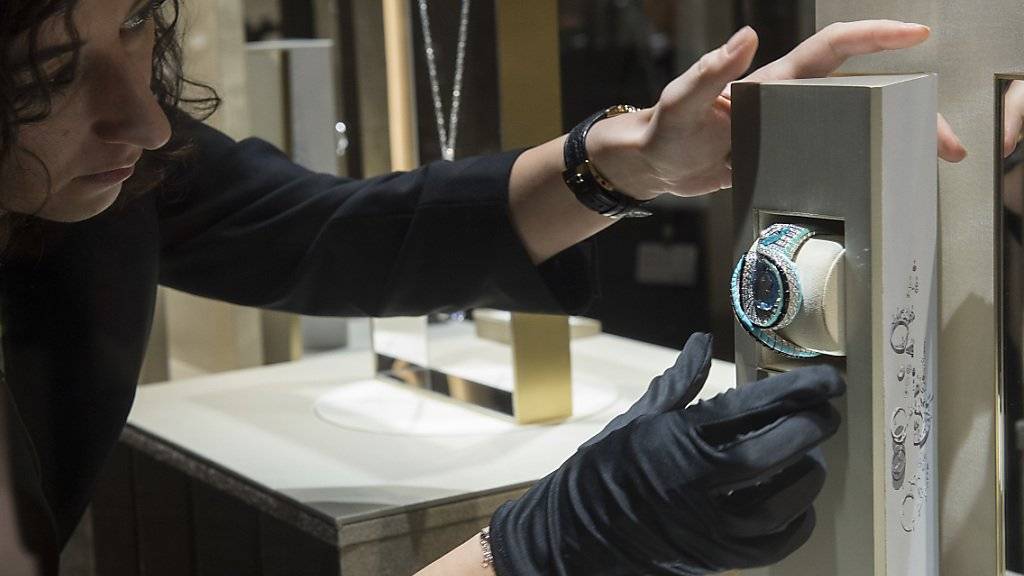 Schwierige Zeiten für die Uhrenindustrie: Eine Cartier-Uhr wird an der Uhrenmesse SIHH in Genf präsentiert. (Archivbild)