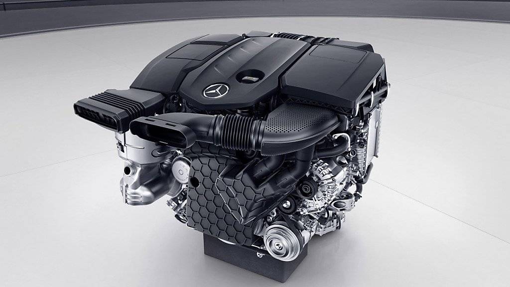 Daimler stockt angesichts der Kritik an hohen Diesel-Abgaswerten seine Investitionen in schadstoffärmere Motoren auf.