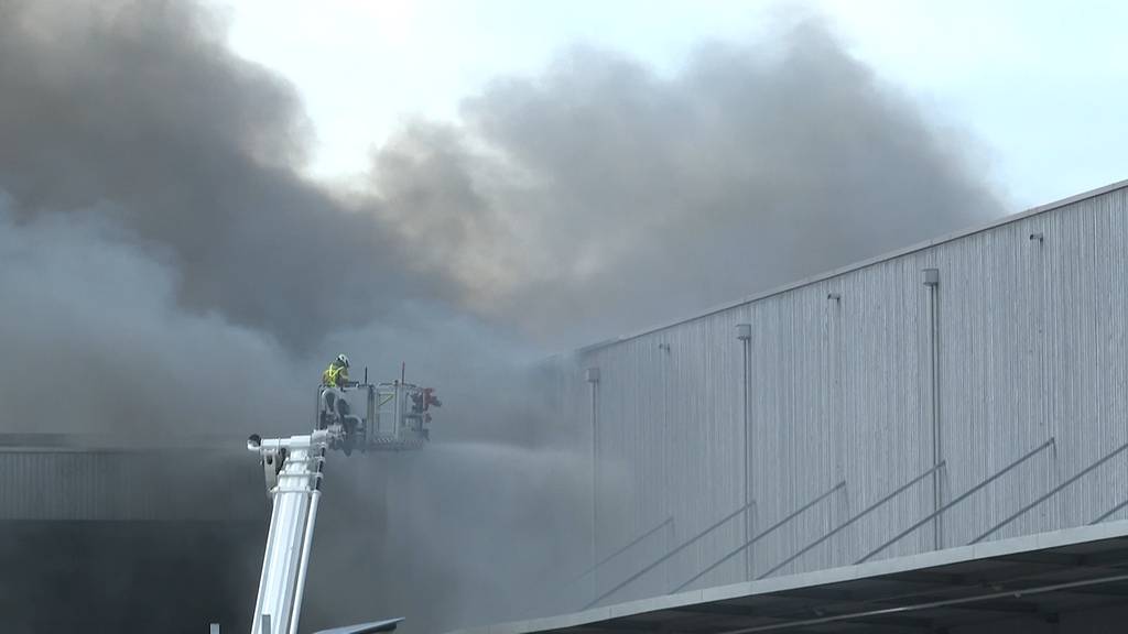 Brand bei Fabrikgebäude in Biberist ausgebrochen