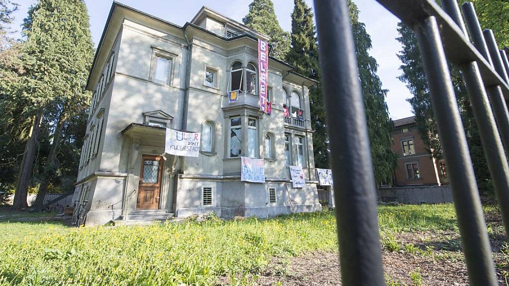 Die Berichterstattung über die Besetzung dieses Hauses in Luzern kommt eine Journalistin teuer zu stehen. (Archivbild)