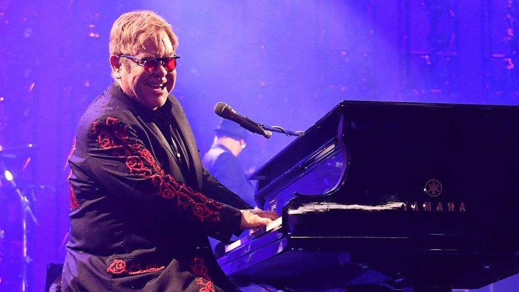 Elton John hat die Klaviertasten vorübergehend gegen die Computertastatur eingetauscht: Er schreibt an seiner Autobiografie. (Archivbild)