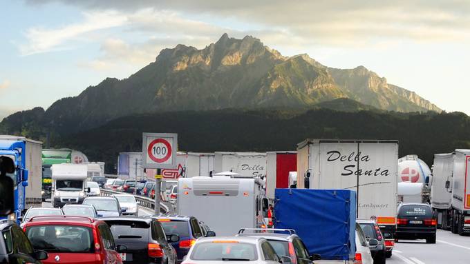 Zehnmal auf den Pilatus: Die längsten Gotthard-Staus der letzten Jahre im Überblick