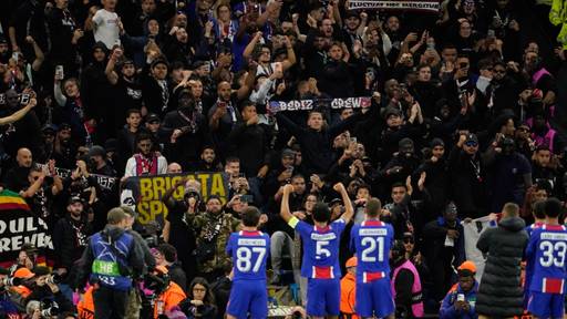 Manchester unterliegt PSG, Real Madrid mit Last-Minute-Wende