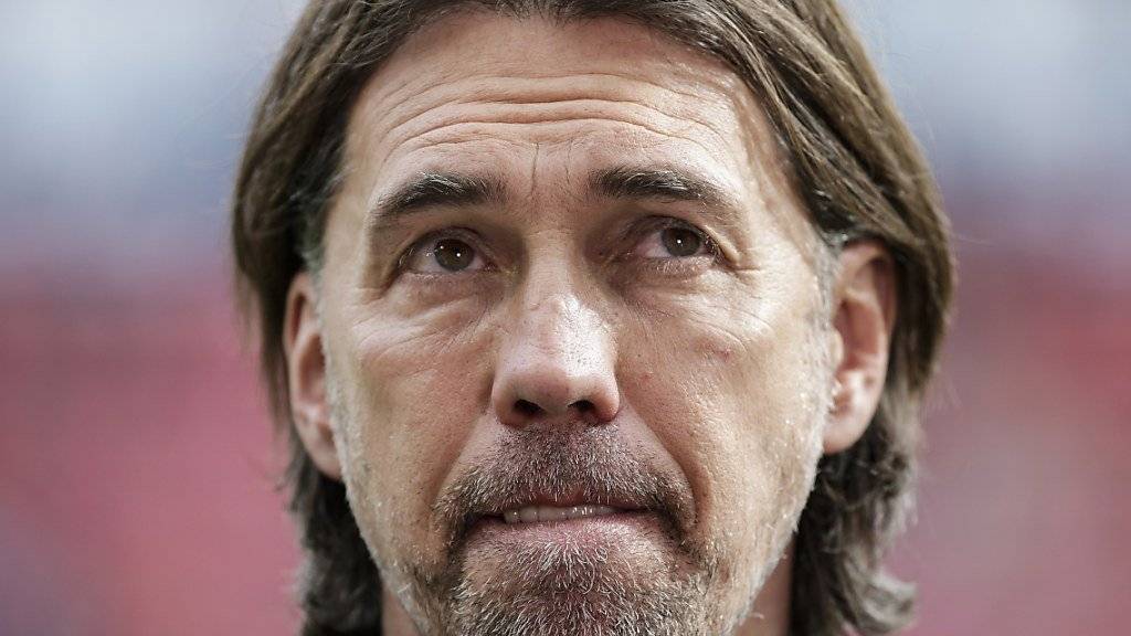 Skeptischer Blick: Martin Schmidt ist mit Mainz in argen Abstiegssorgen
