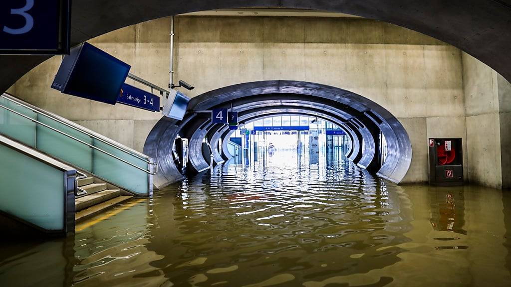 dpatopbilder - Das Ausmaß der Schäden durch das Hochwasser in Österreich ist enorm. Foto: Christoph Reichwein/dpa