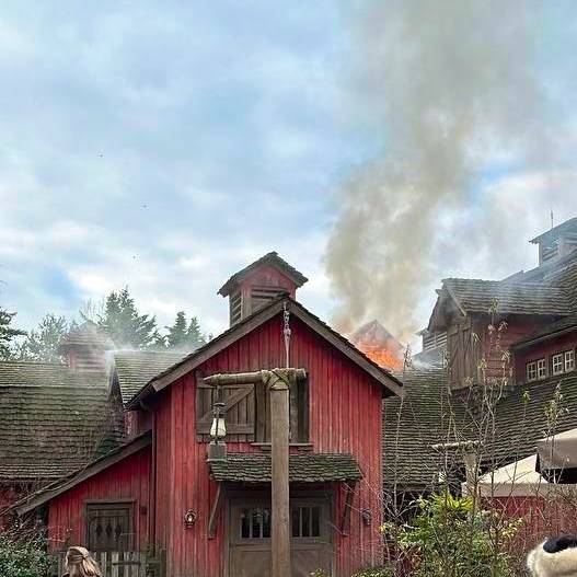 Western-Restaurant im Disneyland Paris brennt